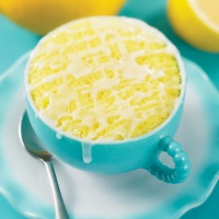 Bizcocho de limón en taza y al microondas.